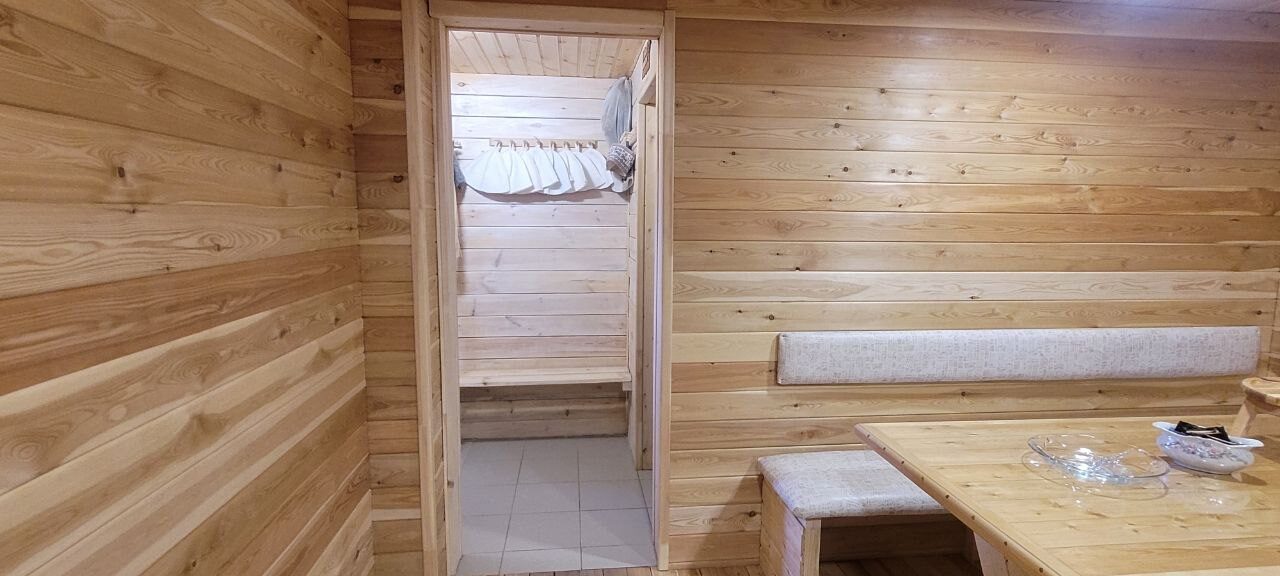 Banya — Hallway